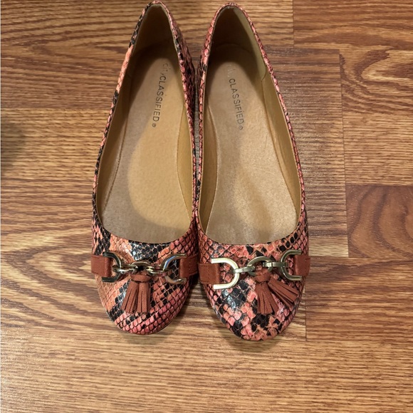 City Classified Women's Pink and Brown Snake Print Flats - Picture 1 of 6
